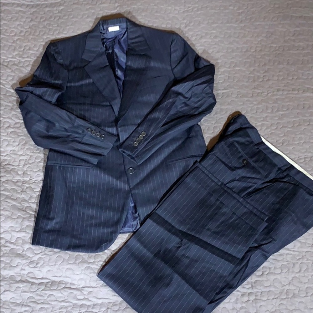 Like New Brioni Suit!!